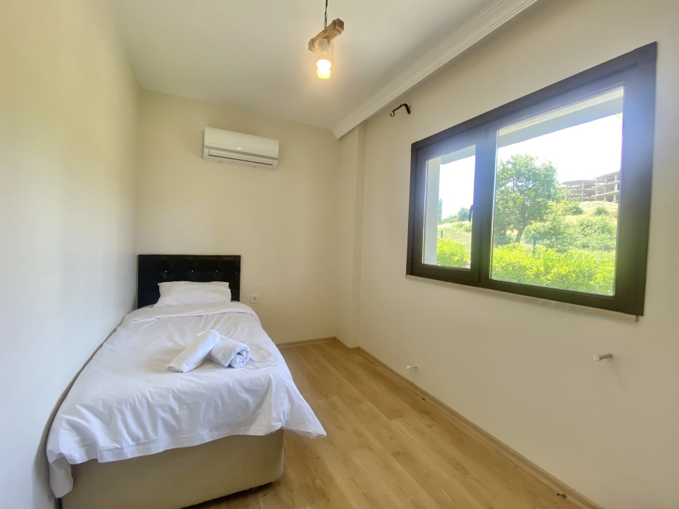 عقار بإطلالات خلابة على الطبيعة و بهندسة معمارية مذهلة