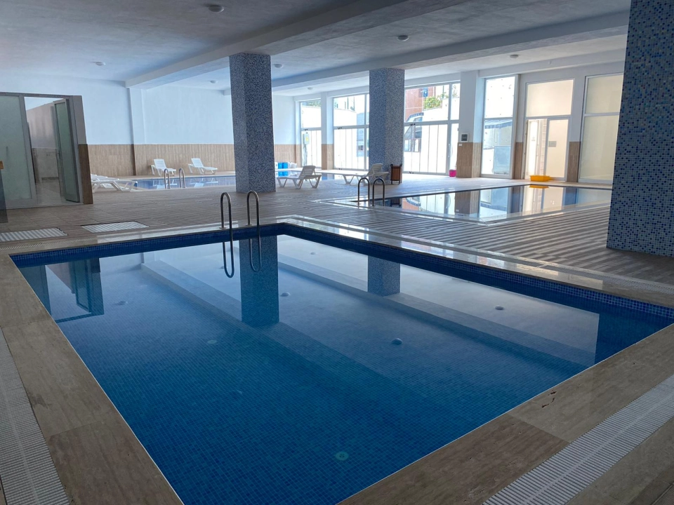 ملکی با چشم انداز دیدنی و معماری چشم نواز