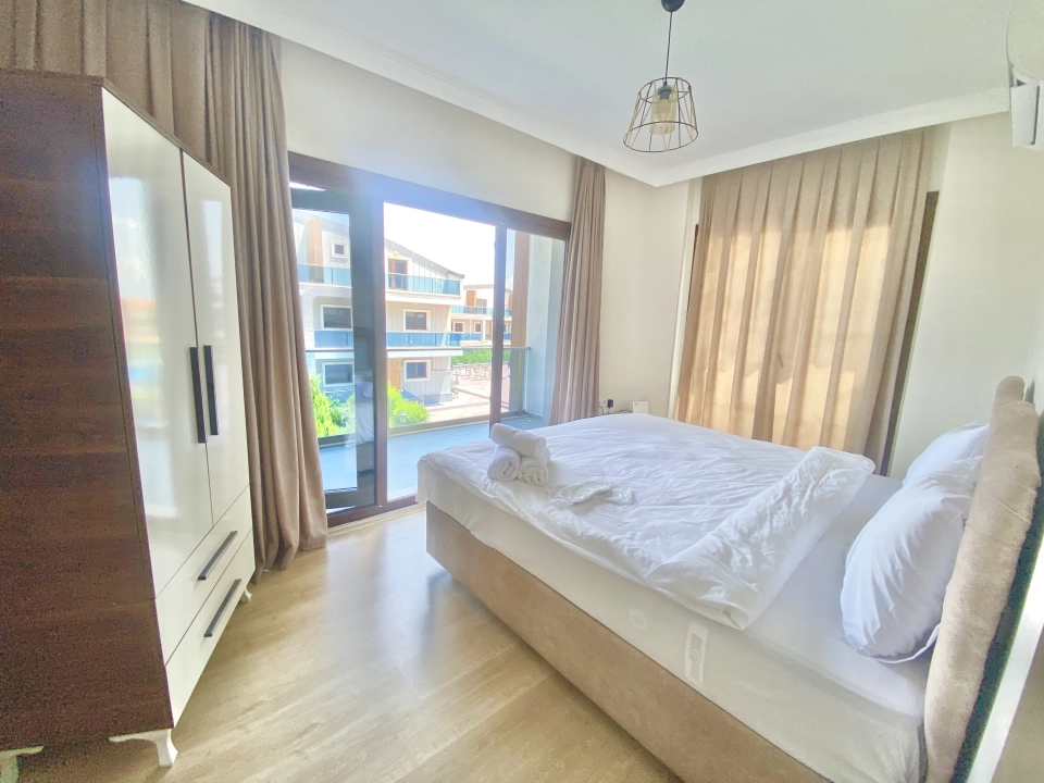 عقار بإطلالات خلابة على الطبيعة و بهندسة معمارية مذهلة