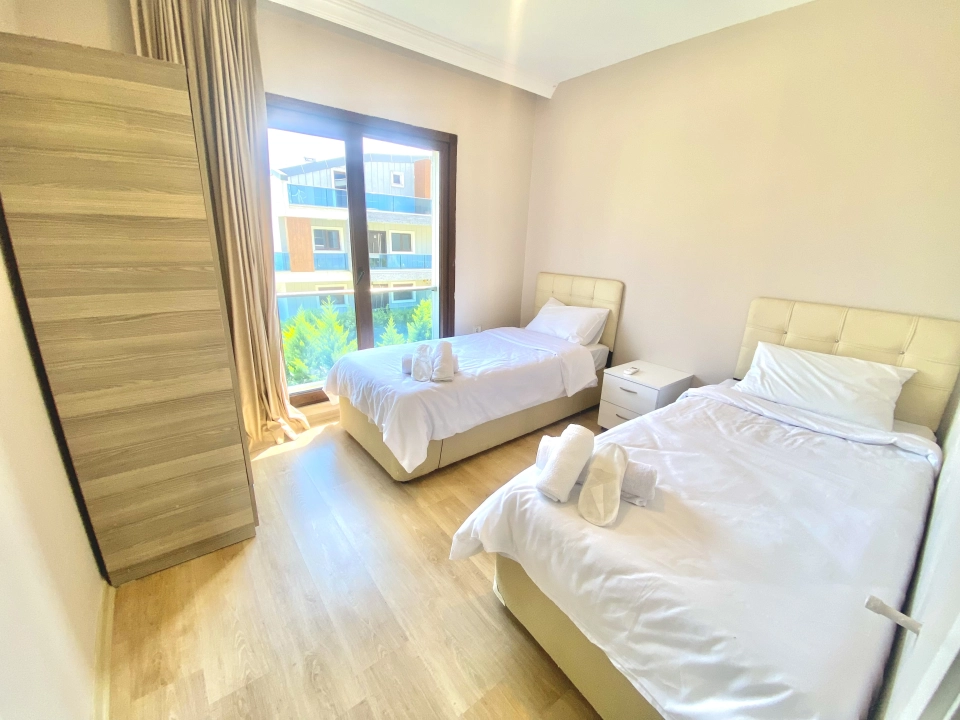 ملکی با چشم انداز دیدنی و معماری چشم نواز