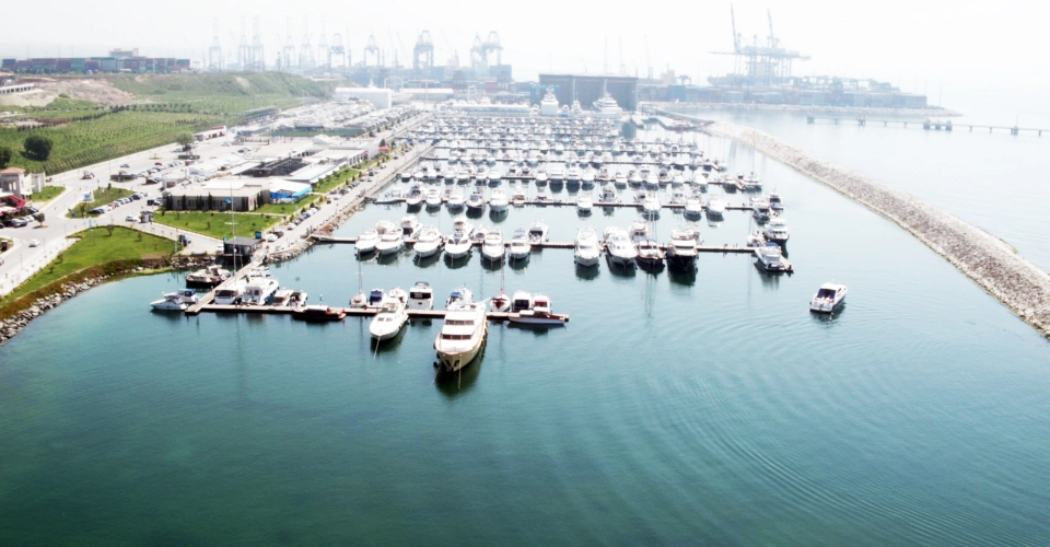 Villa with private beach in Yakuplu