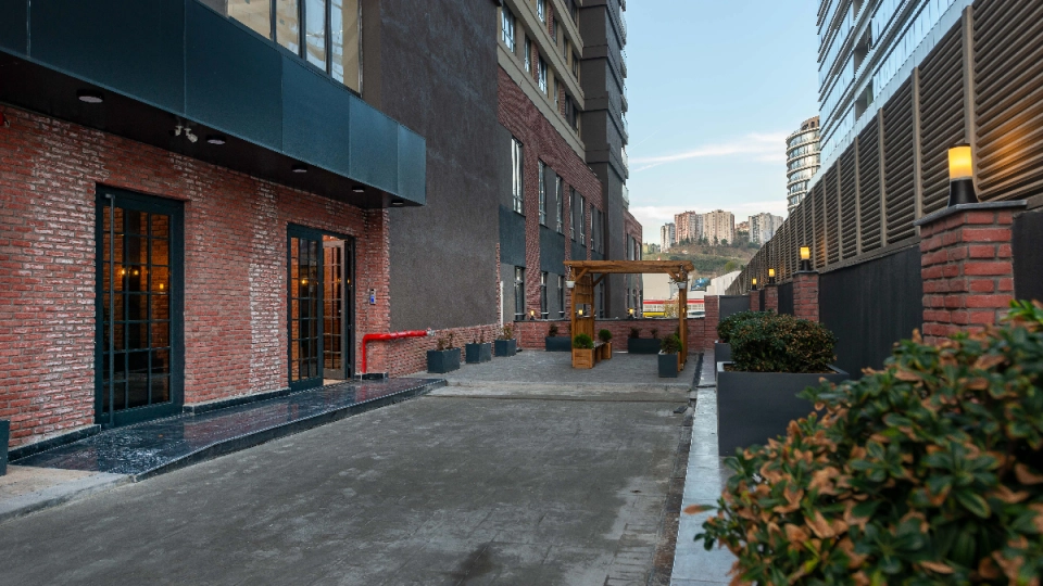 Effortless Commutes and Convenient Living: Premium Apartments Near Metro and Metrobus in Istanbul - Image 2