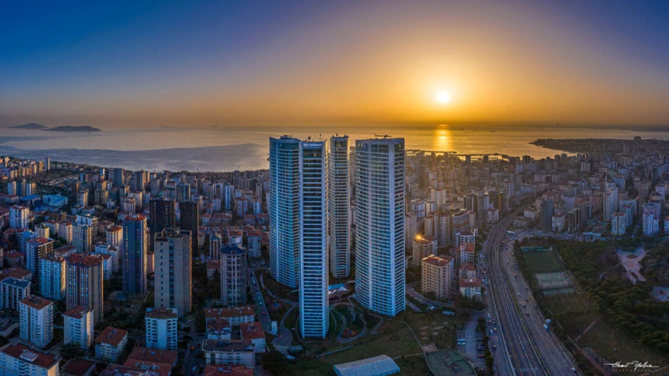 اقامتگاه مجلل با مناظر خیره کننده دریا و جزیره در قلب خیابان بغداد - تصویر 2