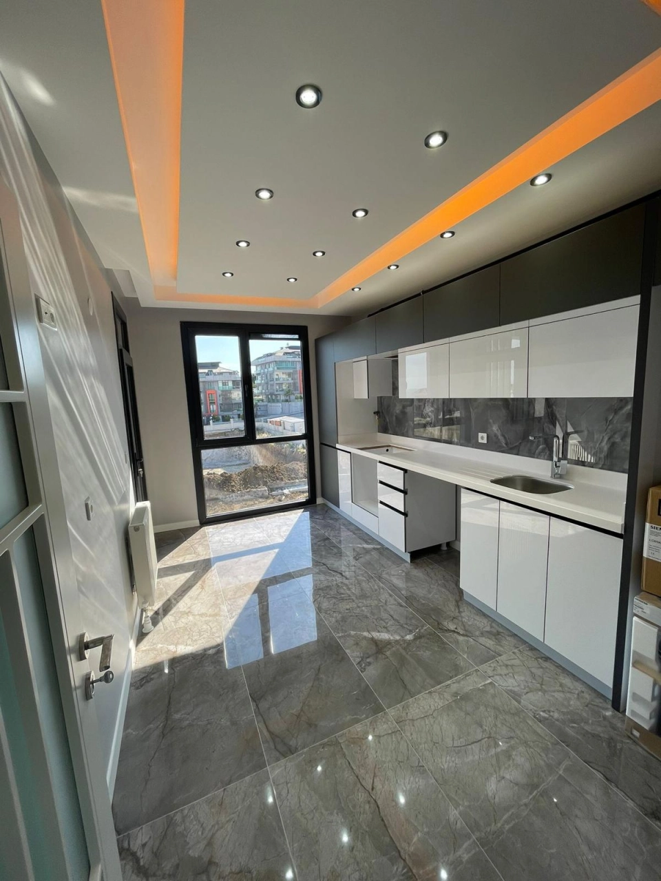 Appartements dans une zone côtière de Beylikduzu - Image 4